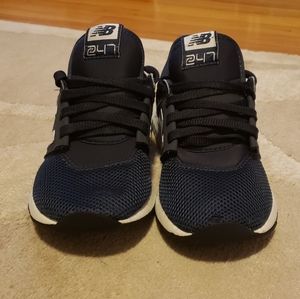 GUC Boys New Balance Sneakers (size 2)